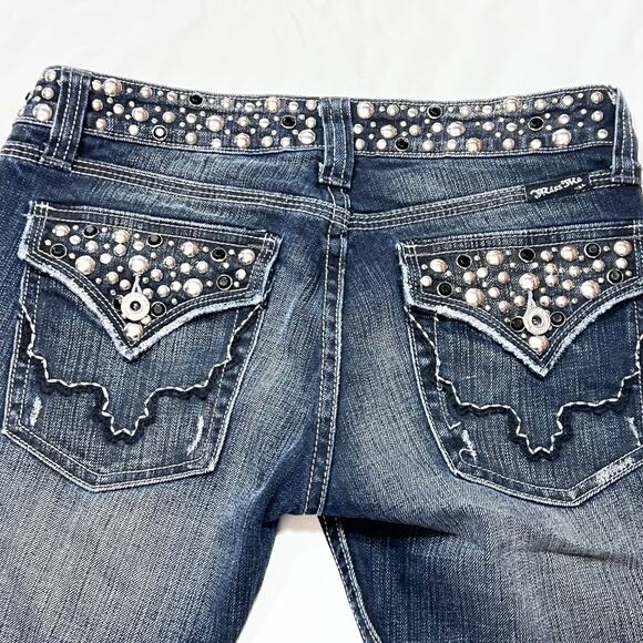 Miss Me Jean Shorts Women Size 27 Distressed Faded Washed Embroidered Studs Used - Picture 3 of 9